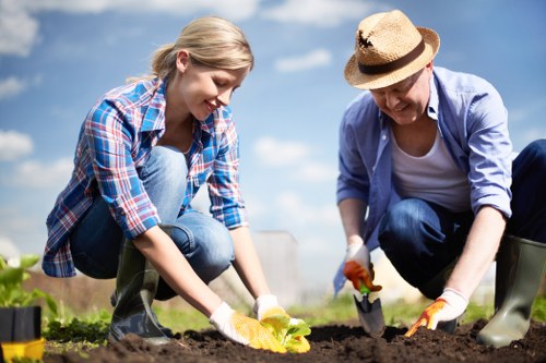 Careful hedge cutting for commercial and residential customers in Southfields